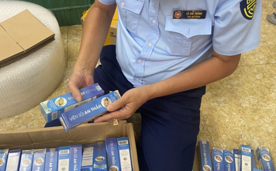 Hà Nội: Phát hiện cơ sở kinh doanh hàng trăm hộp viên sủi an thần có dấu hiệu giả mạo